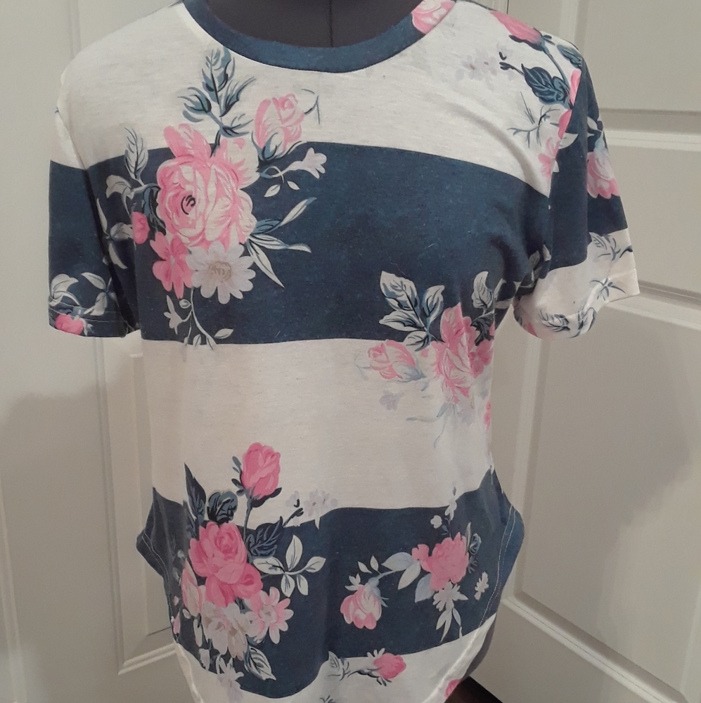 Rose‎ & Striped T-Shirt